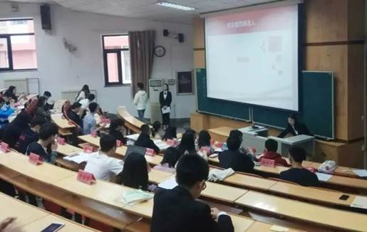 1066vip威尼斯本科生一届十七任学生委员选举大会顺利举办