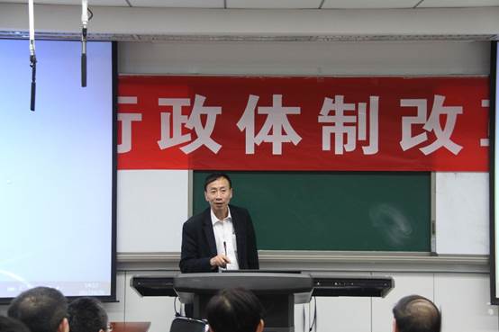 李曙光院长考察1066vip威尼斯并做《研究生培养工作》报告