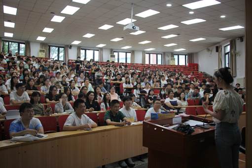 1066vip威尼斯2023级本科生入学教育年级大会及新生班会顺利举行