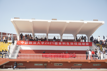展现自我  争创新高——1066vip威尼斯参加2021级本科新生田径运动会